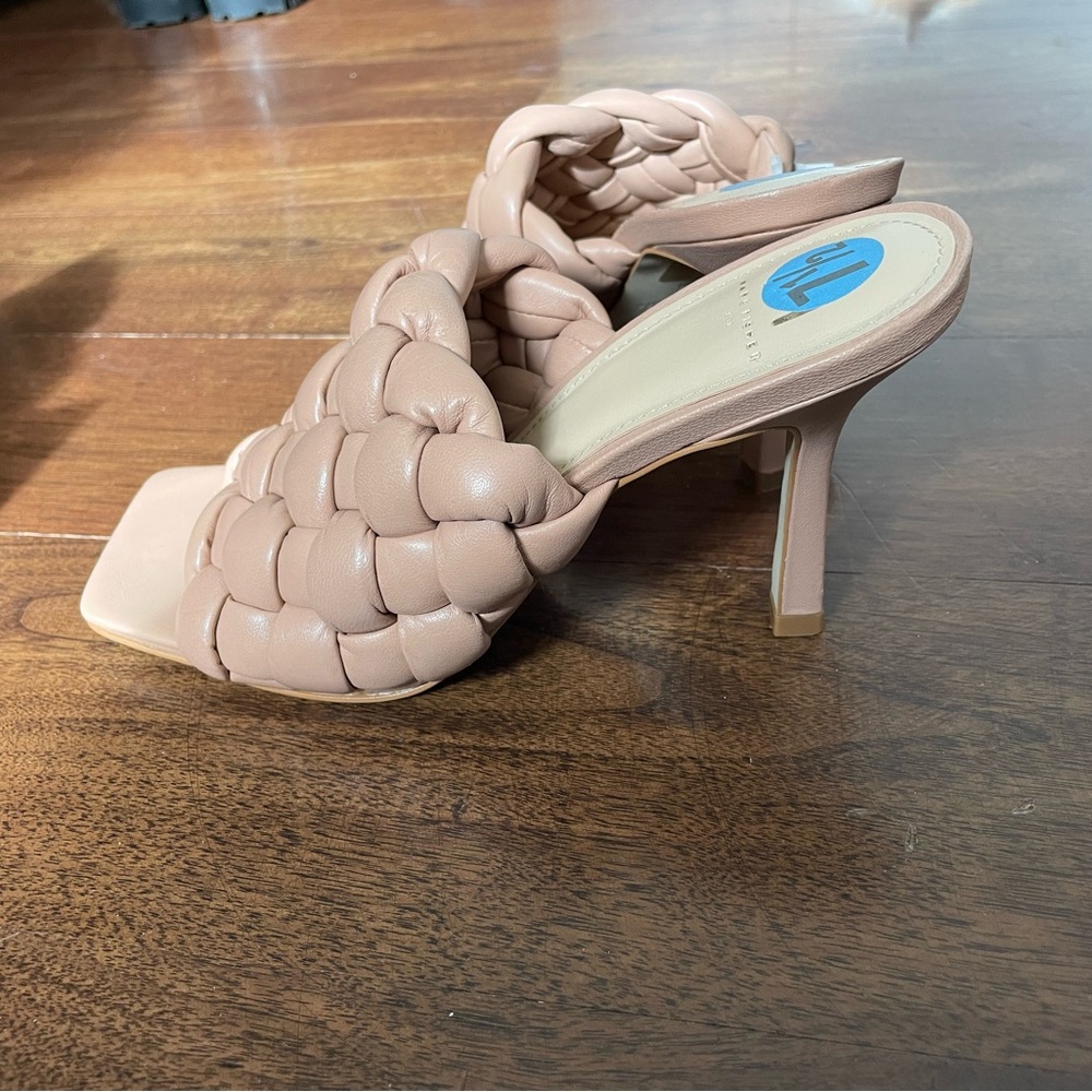 Marc Fisher heeled Sandal 7.5 beige